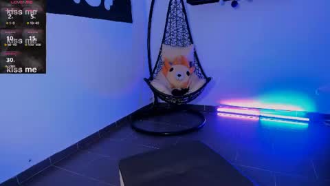 ninamonroee online show from June 11, 12:32 am