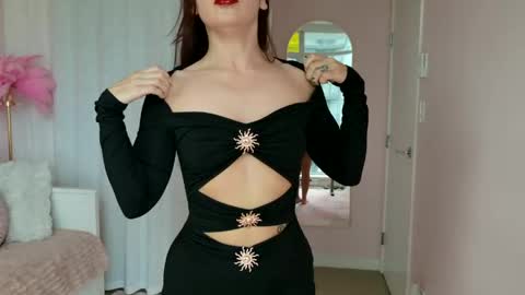 Snapshot of ninaoneil chatting on June 6, 7:40 pm NinaOneil online show from June 6, 7:40 pm