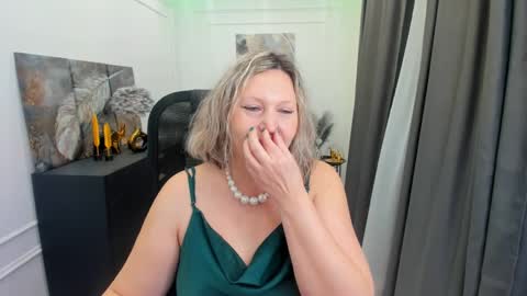 ninastarle online show from April 2, 4:43 am