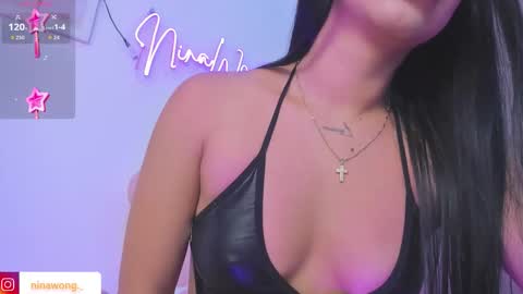 Snapshot of ninawong_ chatting on October 29, 10:00 pm Nina online show from October 29, 10:00 pm