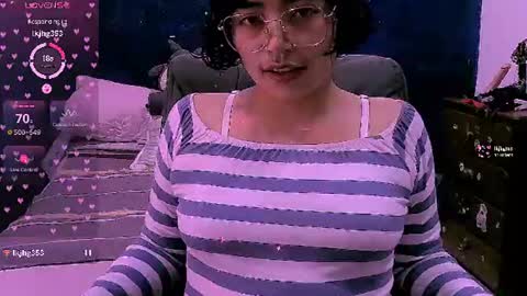 Snapshot of ninayellow chatting on July 9, 12:53 pm Nina online show from July 9, 12:53 pm