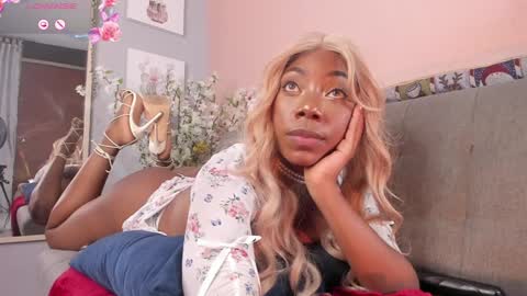 NINI  online show from December 15, 3:31 pm