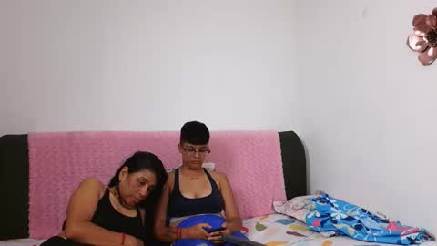nini_smith online show from May 8, 7:36 am