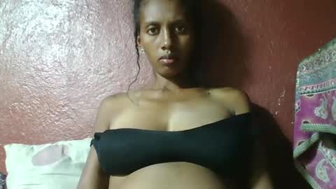 Snapshot of ninie246746 chatting on February 5, 1:00 pm ninie246746 online show from February 5, 1:00 pm