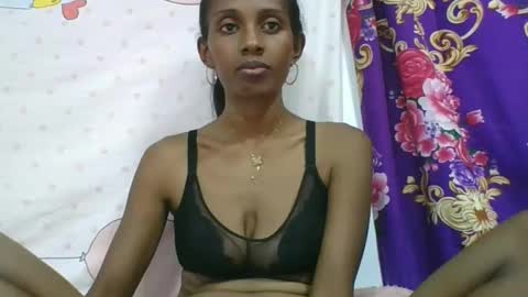 ninie246746 online show from March 22, 8:45 pm