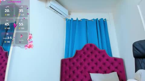 nina dee online show from November 3, 4:47 am