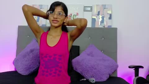 Nira Lux online show from June 25, 2:00 am