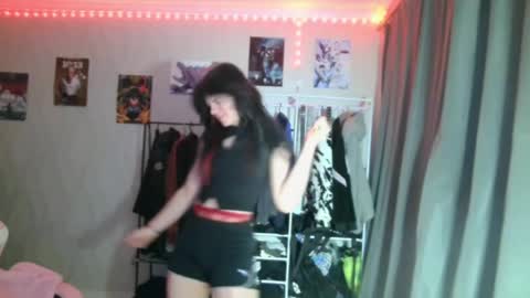 Snapshot of nishazenisek chatting on May 23, 6:34 pm Alice online show from May 23, 6:34 pm