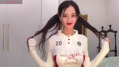 Snapshot of niufrommacau chatting on January 18, 12:42 pm Niu online show from January 18, 12:42 pm