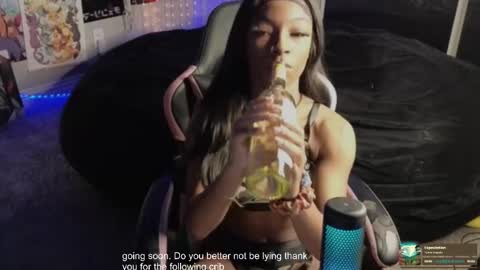 NIVIA WOLFE online show from December 3, 2:52 am