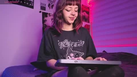 Snapshot of nixxi_ chatting on July 27, 5:36 am nix online show from July 27, 5:36 am
