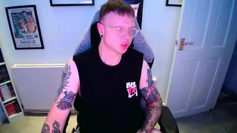 Snapshot of nlrb93 chatting on September 30, 6:35 pm BNate93 online show from September 30, 6:35 pm