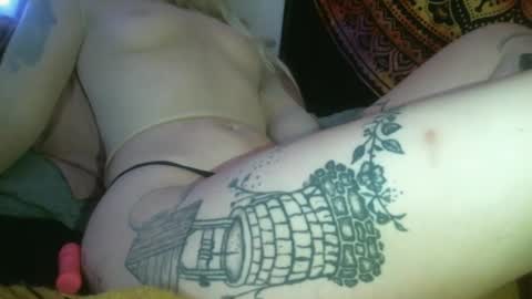 Snapshot of no_facequeen chatting on February 23, 1:42 pm Leah online show from February 23, 1:42 pm