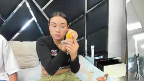 Snapshot of noa_arez chatting on February 14, 3:03 am NoaandArez online show from February 14, 3:03 am