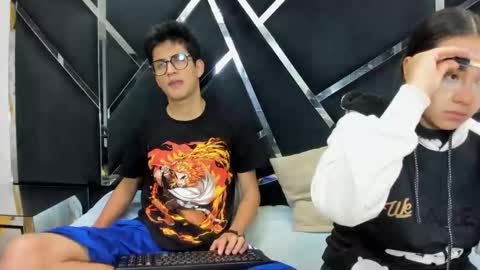 Snapshot of noa_arez chatting on February 16, 1:57 am NoaandArez online show from February 16, 1:57 am