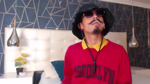 Snapshot of noaahtylor chatting on February 15, 7:10 pm Noah online show from February 15, 7:10 pm