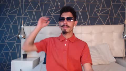 Snapshot of noaahtylor chatting on February 16, 8:05 pm Noah online show from February 16, 8:05 pm