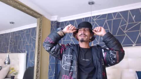 Snapshot of noaahtylor chatting on February 24, 7:45 pm Noah online show from February 24, 7:45 pm