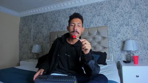 Noah online show from March 29, 9:04 pm