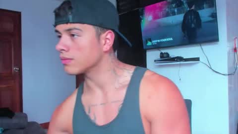 noah_223 online show from November 9, 8:40 pm