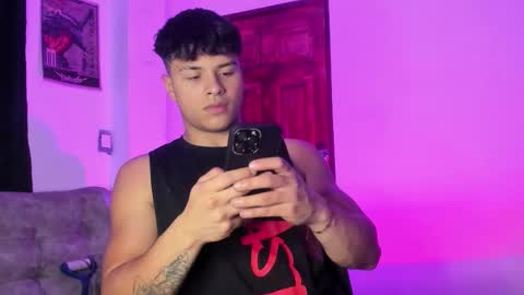 noah_223 online show from February 12, 3:23 am