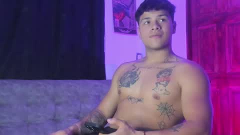 noah_223 online show from February 24, 4:43 am