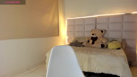 Snapshot of noah__ds chatting on December 17, 10:22 pm Noah online show from December 17, 10:22 pm