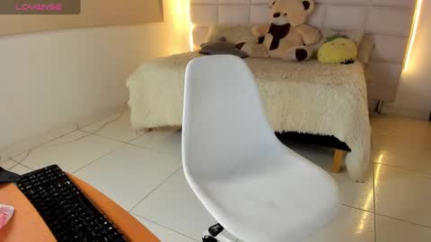 Snapshot of noah__ds chatting on December 18, 1:26 am Noah online show from December 18, 1:26 am