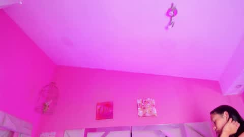 Zoe  online show from April 7, 1:00 pm