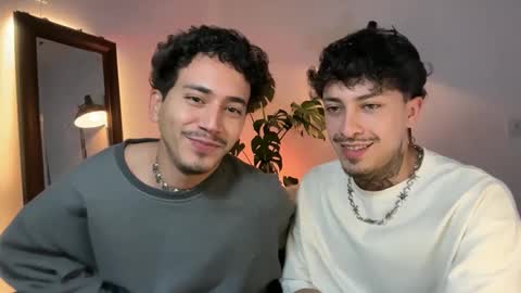 Snapshot of noah_and_steven chatting on May 2, 8:36 pm noah_and_steven online show from May 2, 8:36 pm