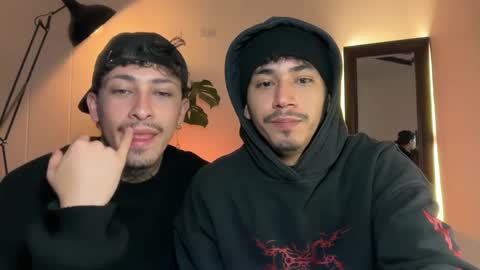 Snapshot of noah_and_steven chatting on May 5, 2:19 am noah_and_steven online show from May 5, 2:19 am
