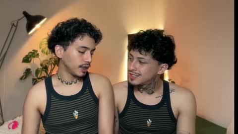 Snapshot of noah_and_steven chatting on May 6, 10:15 pm noah_and_steven online show from May 6, 10:15 pm
