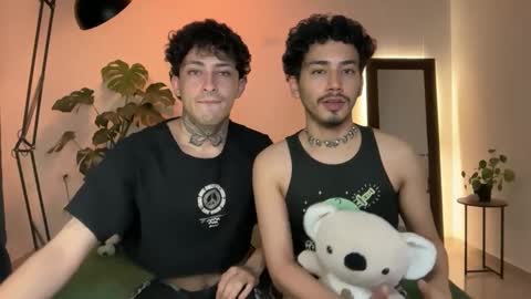 Snapshot of noah_and_steven chatting on May 13, 1:25 am noah_and_steven online show from May 13, 1:25 am