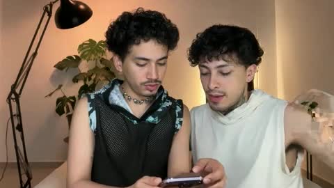 Snapshot of noah_and_steven chatting on May 18, 2:07 am noah_and_steven online show from May 18, 2:07 am