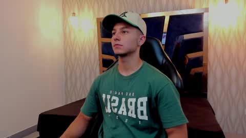 Snapshot of noah_clarkk chatting on May 6, 5:29 pm Noah online show from May 6, 5:29 pm