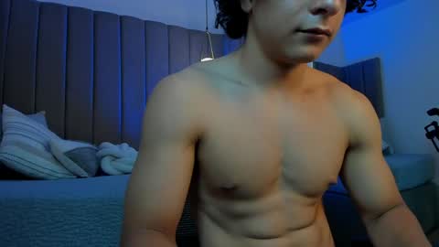 Snapshot of noah_delacroix chatting on May 28, 12:19 am noah_delacroix online show from May 28, 12:19 am