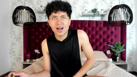 noah_dupont_ online show from September 12, 8:53 pm