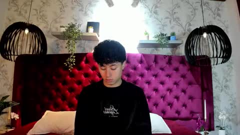 noah_dupont_ online show from February 5, 11:48 am