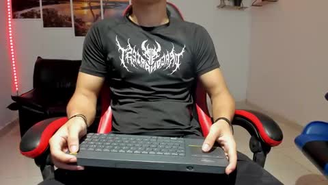 noah_flynn1 online show from February 24, 9:29 am