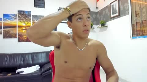 noah_flynn1 online show from June 12, 11:31 am