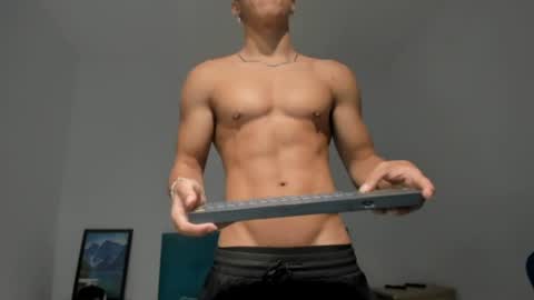 noah_flynn1 online show from June 13, 9:51 am