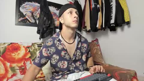 Noah online show from November 19, 8:42 pm