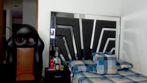 Noah Harris01 online show from February 14, 10:50 pm