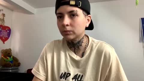 noah hehim    online show from December 5, 9:06 pm