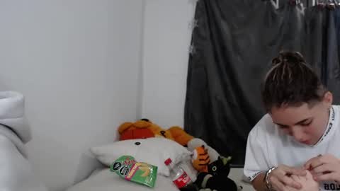 noah hehim    online show from January 12, 2:35 am