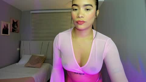 Snapshot of noah_owenss chatting on May 14, 12:34 pm Noemy online show from May 14, 12:34 pm
