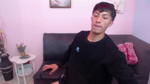 Snapshot of noah_peet chatting on November 12, 11:32 am Noah online show from November 12, 11:32 am