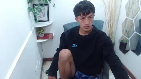 Snapshot of noah_peet chatting on November 18, 11:25 am Noah online show from November 18, 11:25 am