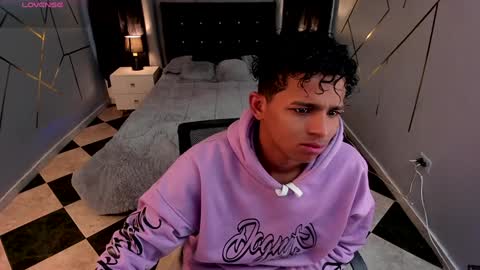 noah_smith04 online show from January 24, 12:41 pm