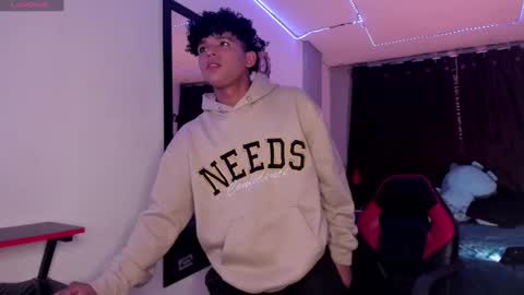 noah_smith04 online show from September 15, 10:43 pm